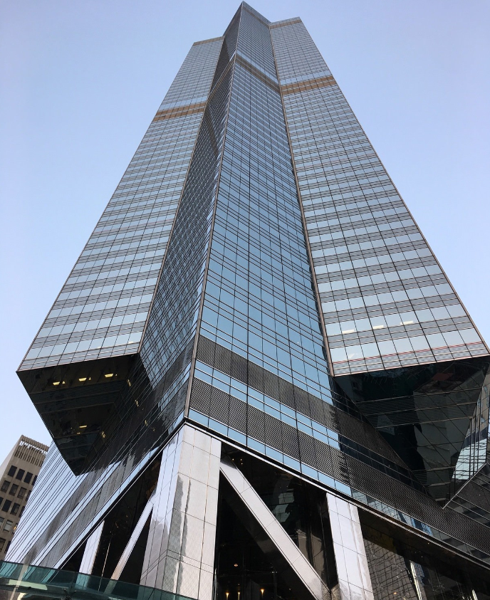 中环中心 巍峨耸立,尽览维多利亚港的璀璨海景.