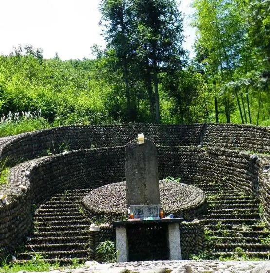 南方广大地区的坟墓,为什么会修成太师椅的形状