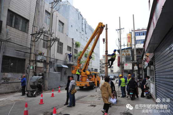 临汾小街小巷整治开始啦!清洗路面,规范高空电缆电线