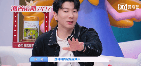0m优汉和汉斯邀请苏菲一起比赛卡丁车苏菲的表情实力诠释了有两个直男