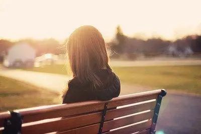 测试:四个女孩背影,你认为谁美丽?测出你最近有没有喜事