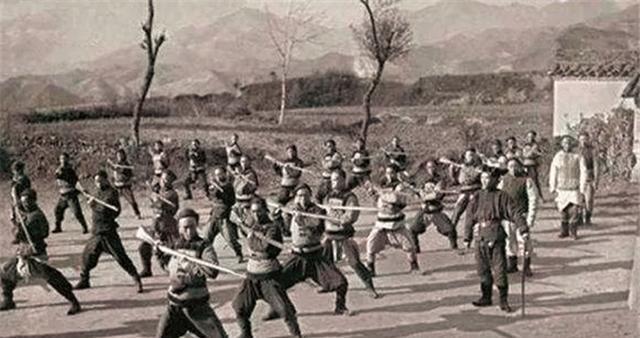 清朝失散的精锐部队:5万人守一座孤城75年,仍用大清律