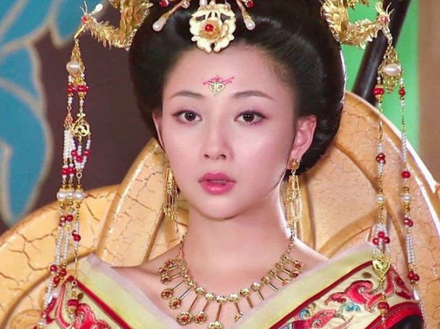 出道17年,为什么殷桃的嘴一直是破的?采访中本人亲自
