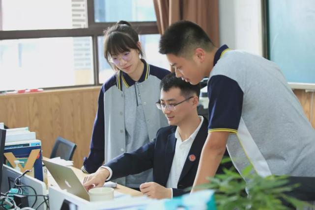 对这位努力型女孩来说,成外代表着不同的意义!