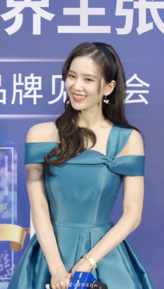 刘诗诗蓝色蓬蓬裙出席活动,回顾诗诗最近参加的活动