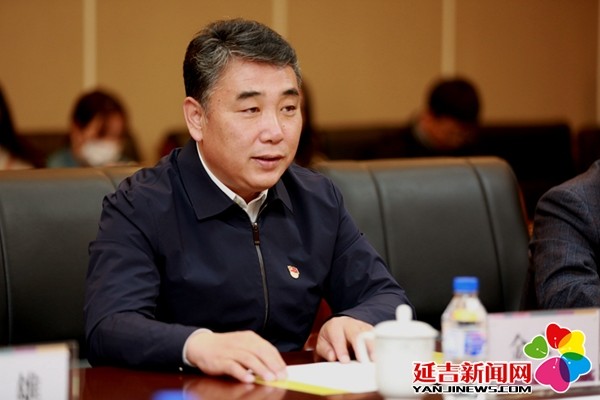 副主任李克,延吉恐龙文化研究发展中心主任,市政府办公室主任金新刚