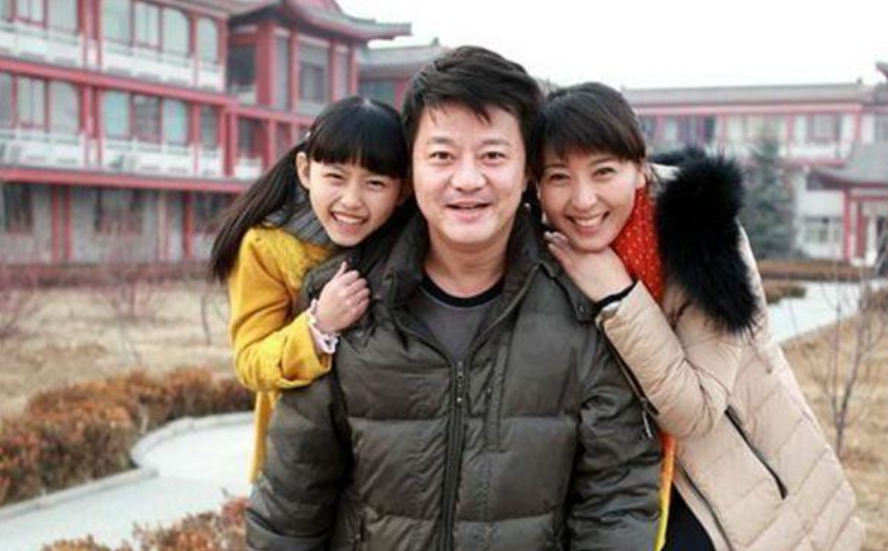 20岁闫学晶嫁30岁离婚男林越分开后与马东明结婚45岁意外怀孕