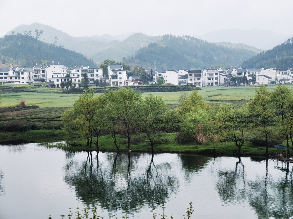 青山绿水的最美乡村婺源