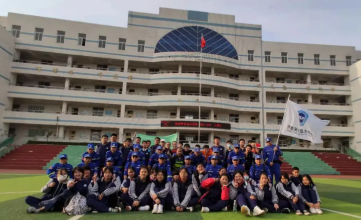 献礼建党一百周年济南第五十六中学举行励志远足活动