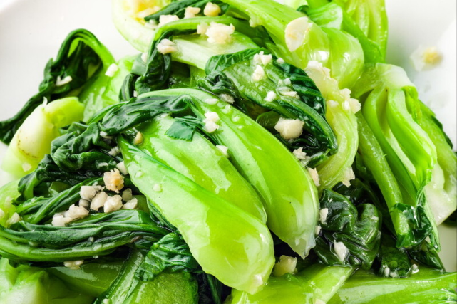炒青菜不可直接下油锅掌握2个关键技巧青菜又脆又嫩不变色