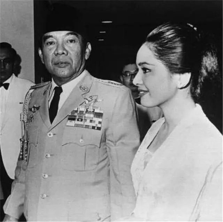 黛薇夫人22岁与开国总统结婚1970年总统离世后活出自我