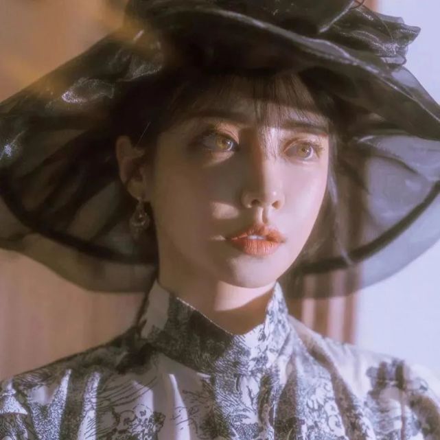 女生头像:想夏天给你撑伞,冬天给你温暖
