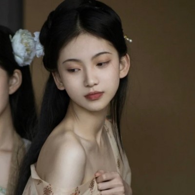 古风真人女头孤山不孤断桥不断