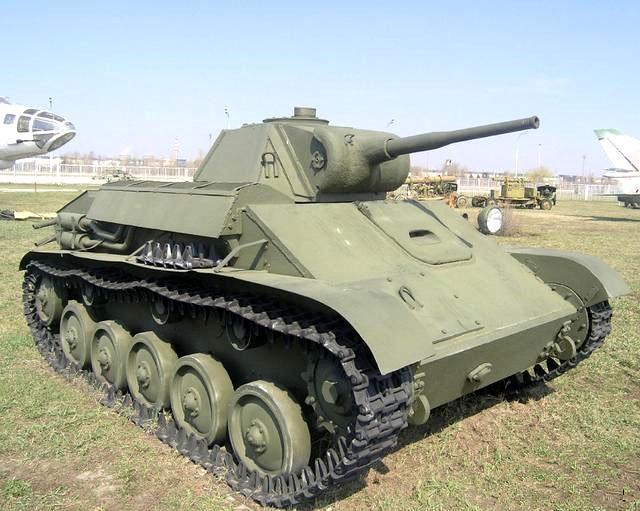 图:m24轻型坦克安装两台凯迪拉克8缸5.