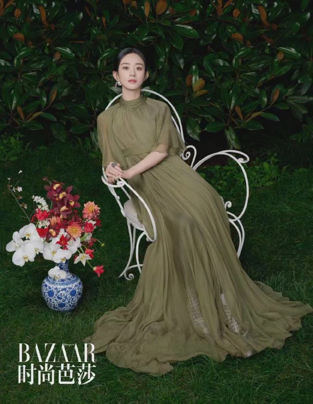 赵丽颖杂志封面:夏日繁花大片曝光!这2个元素引领今夏