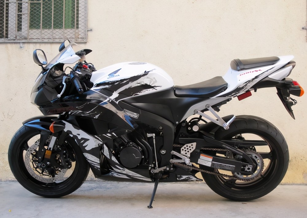 本田经典仿赛跑车"2007款 cbr600rr"介绍