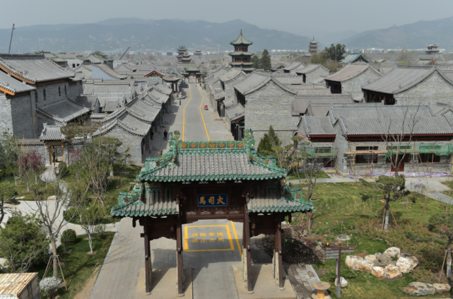 城内历史建筑遗存众多,十字街格局清晰,街巷肌理完善,沿袭了晋阳古城"