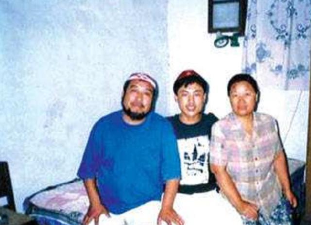 一群犹太人跋山涉水到中国定居,被人发现