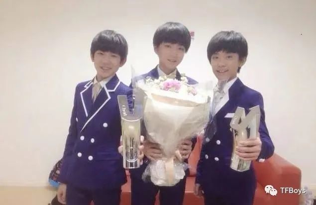 415撒团糖,tfboys团综集体换头像!