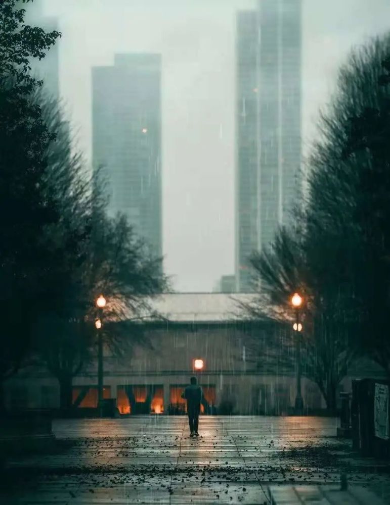 余光中|听听那冷雨