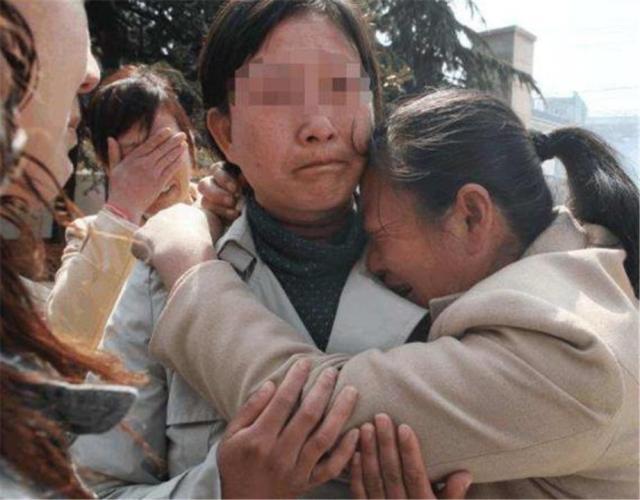 人贩子梅姨诱拐儿童被找到,亲爹却已自杀,这3种人家长