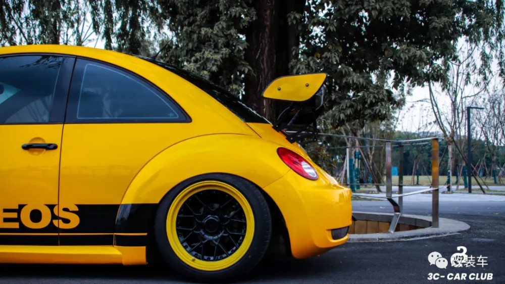 化妆品可以没有但尾翼一定要大,小姐姐改装的甲壳虫居然如此竞技