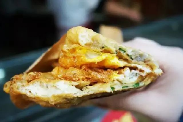 鸡子大饼,饼胚里抹了一层糖猪油