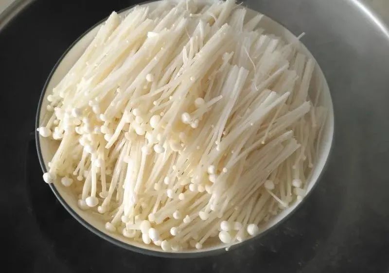葱油金针菇,清爽脆嫩的开胃小菜!