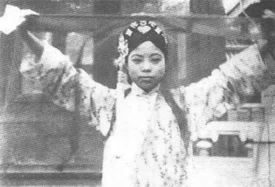 溥仪五个女人的真实照片,图3的文绣笑得好甜,图5存在感很弱