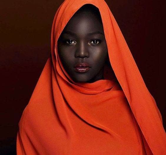 世界最美的黑人女模特,连牙龈和嘴唇都是黑色,但却美得惊艳众人