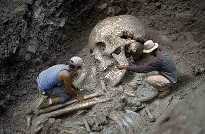 世界上存在巨人族吗?考古挖出5米巨人遗骸,为何他们却