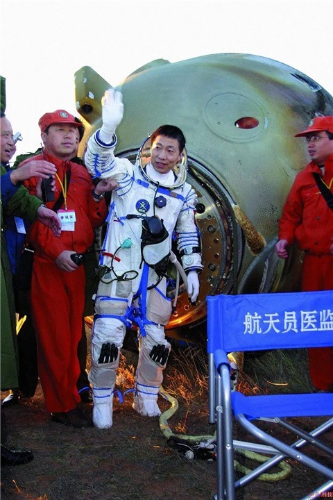 2003年,杨利伟进入太空时随身带了一