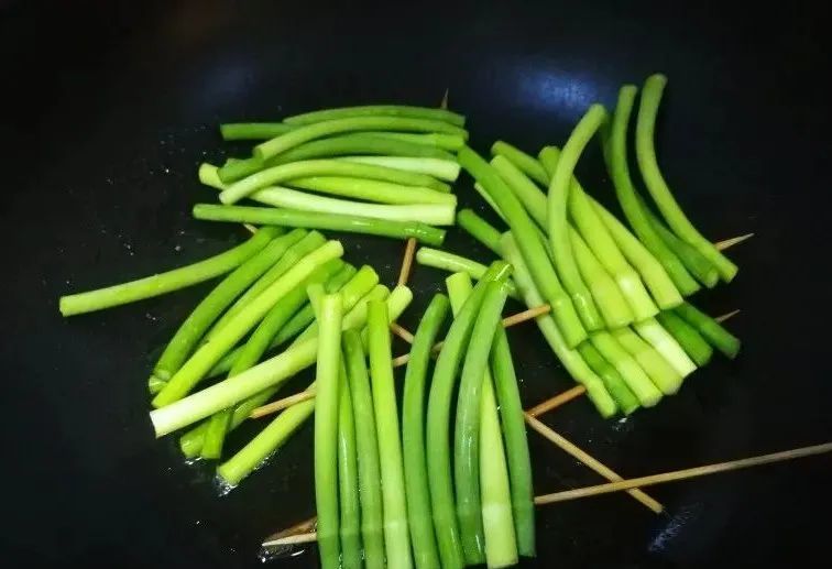 孜然蒜苔,色香味俱全