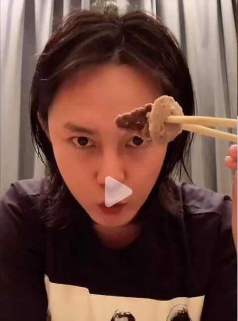 一百多万人天天围观尹正吃饭