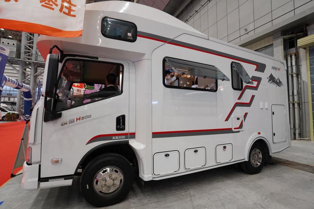 30万级别轻卡房车!四轮空气悬挂,500ah锂电池,2米双床