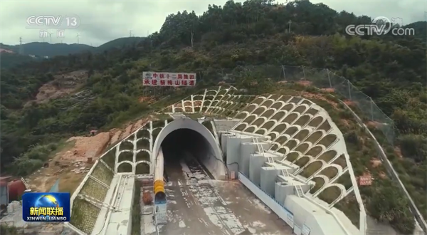 我国首条跨海高铁最长隧道贯通|高铁|隧道|福厦高铁|杨梅山