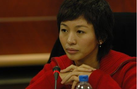 央视主持人欧阳夏丹,从央视"消失"引发争议,真实原因让人泪目