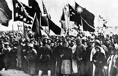 四一二反革命政变以后,以蒋介石为首的国民党右派从民族资产阶级右翼