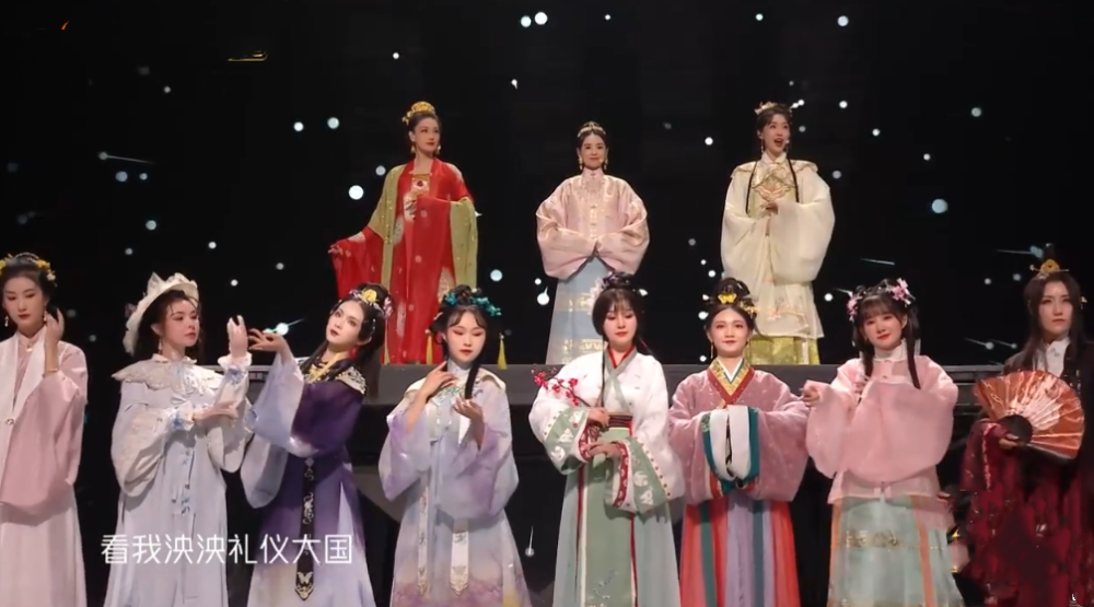 张馨予《浪姐2》成团夜穿汉服,颜值360度无死角,现场比精修还美