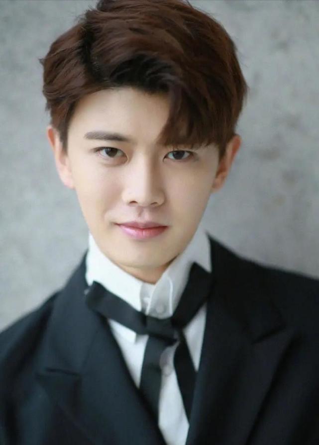 非科班表演出身的9位男明星肖战上榜各个都火成众人的男神了