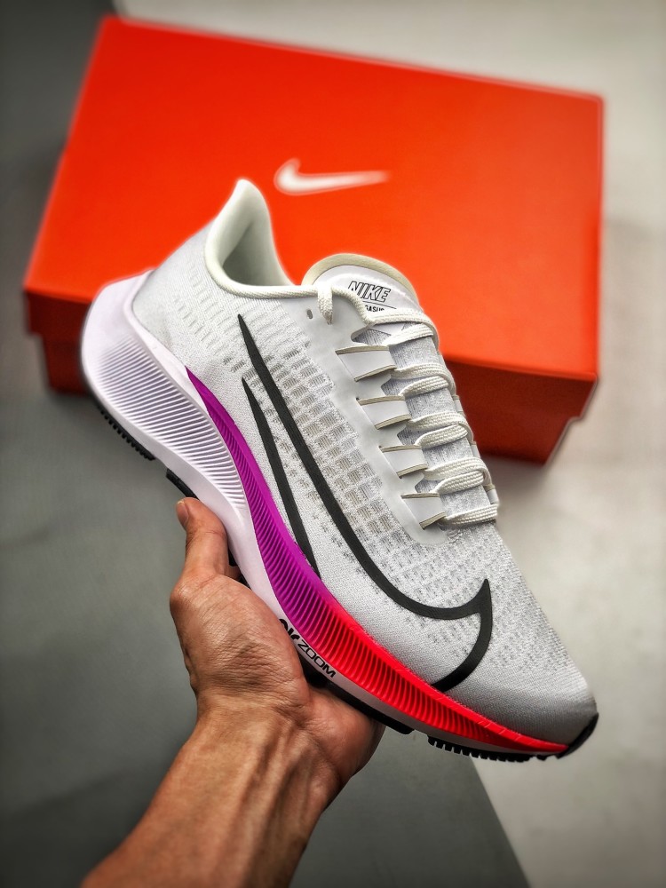 air zoom pegasus 37 飞马系列白红跑步鞋_腾讯新闻