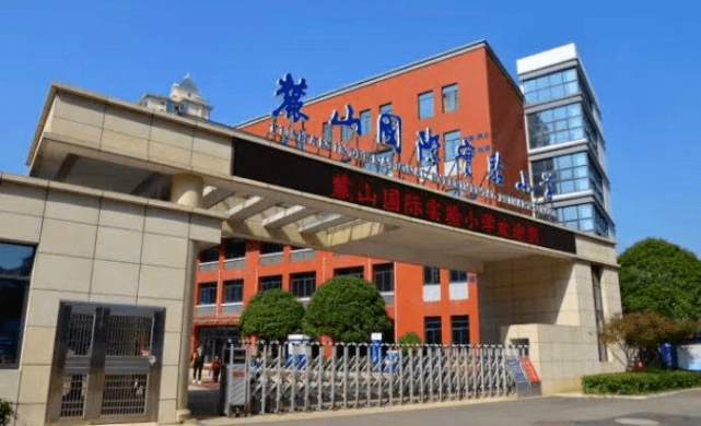 长茅岭小学(规划名)建成后由长沙麓山国际实验小学托管,暂命名为麓山