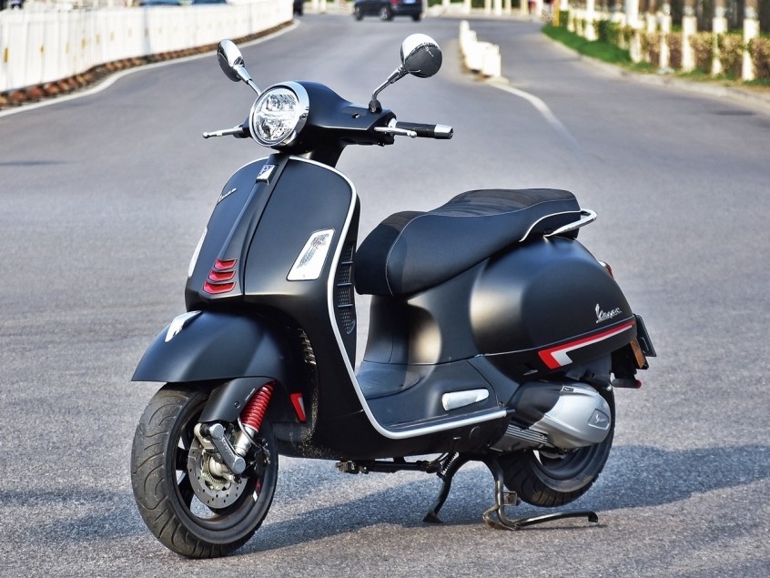 史上最强铁壳羊 试驾vespa gts 300 hpe