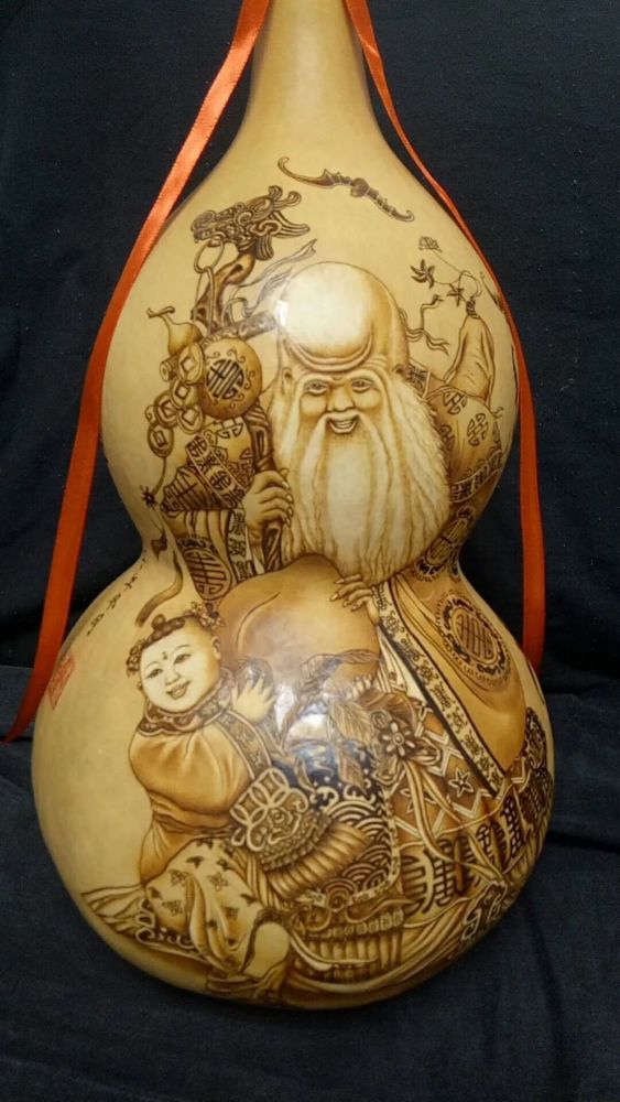 从2000年深入葫芦烙画文化至今,韩霞的多件作品被海内外收藏界友人