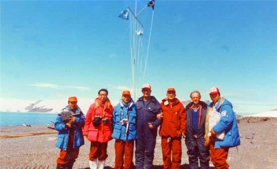 实拍中国首次南极科考, 图3五星红旗飘扬, 图5是长城站落成仪式