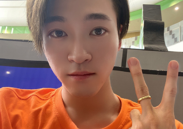 力丸赞多暴露贪心一面:看到银行卡双眼放光,上千元旧衣服抢着拿