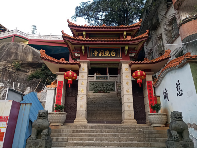 厦门白鹿洞寺,取名与朱熹有关,厦门小八景"白鹿含烟"就在这里