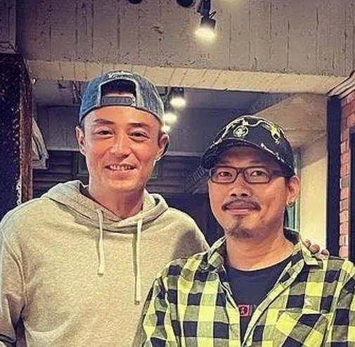 王力宏晒与霍建华方文山合照,胡子拉碴似邋遢大叔,比方文山显老