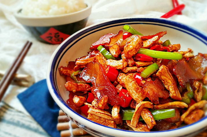 【萝卜干炒腊肉】