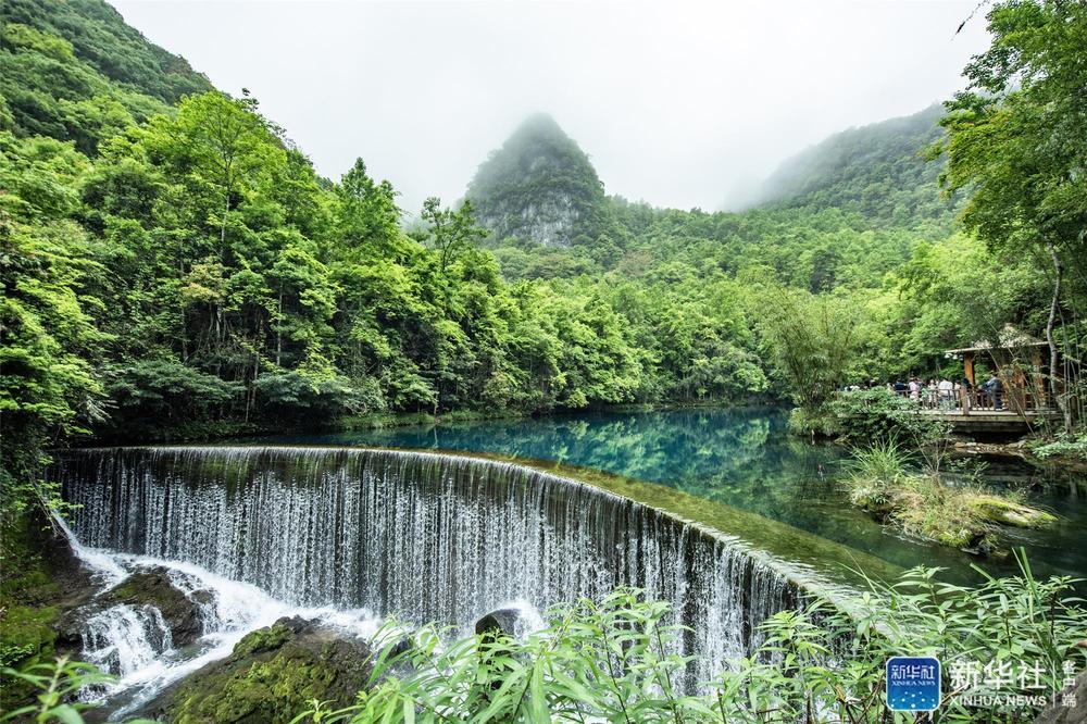 贵州荔波:绿水青山引客来